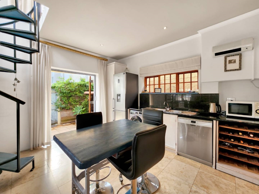 2 Bedroom Property for Sale in Sea Point Western Cape